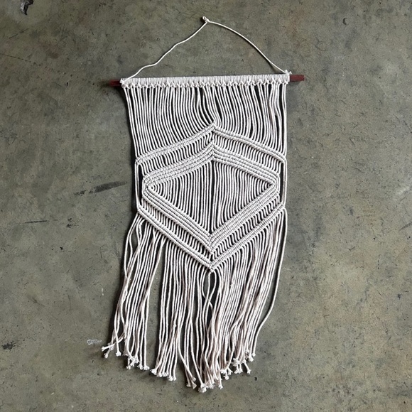 Macramé knit wall hanging - Picture 1 of 3